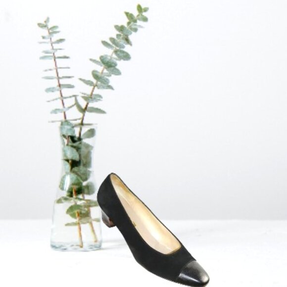 Salvatore Ferragamo Black Suede Classic Pump, Made in Italy, Size 10.5 - Picture 1 of 10